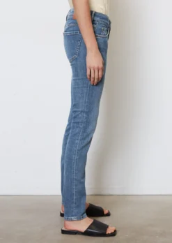 Marc O'Polo SKARA Skinny Low Waist Jeans Made Of Stretchy Denim With A Cashmere Texture -Schlichte Eleganz 3d639e312dee4449debfbc4ea8837b50 scaled