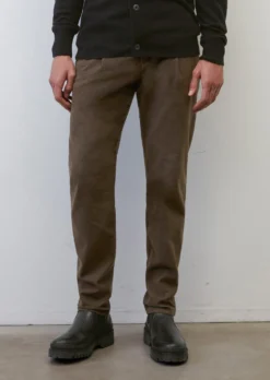 Marc O'Polo Pants Model OSBY Jogger Pleats Tapered Made From Organic Cotton Mix -Schlichte Eleganz 3eda0f7435950affa9e80b402ed76df0 scaled