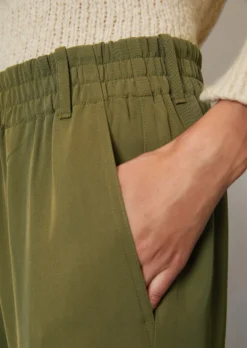 Marc O'Polo Loose Trousers Relaxed Made From A Flowing Viscose Mix -Schlichte Eleganz 44f95692176ab2096611bed302fc5932 scaled