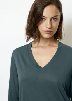 Marc O'Polo Luxury V-Neck T-Shirt Loose Made From Tencel™ Lyocell Cotton Mix -Schlichte Eleganz 465f7bc582609dba7b3dd95b476333d7 scaled