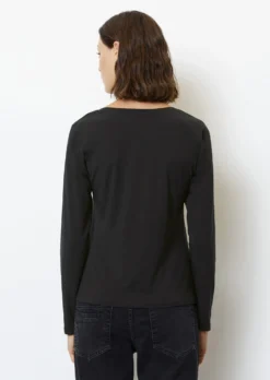 Marc O'Polo Longsleeve With Square Neckline Regular Made From OCS Blended TENCEL™ Lyocell -Schlichte Eleganz 46ea54059a160731f32180c8845c03cf scaled