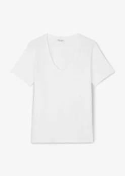 Marc O'Polo V-neck T-shirt In A Regular Fit Made Of Organic Cotton -Schlichte Eleganz 491aefaa0d6ae3e26fad1964121c611f scaled