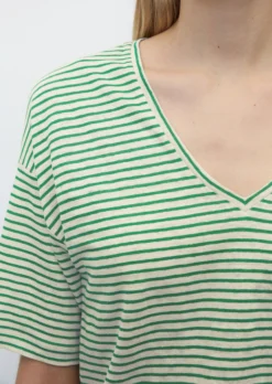 Marc O'Polo Striped V-neck T-shirt Made From Pure Linen Jersey -Schlichte Eleganz 49c625217ecfeb19b804dad43d4fbc10 scaled