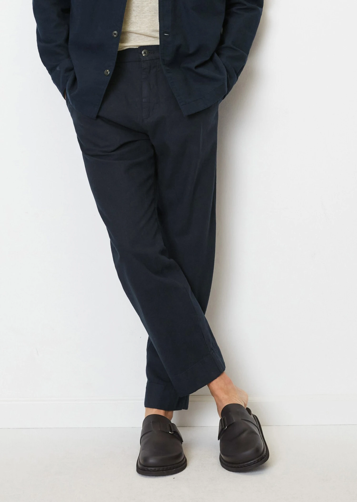 Marc O'Polo BELSBO Jogger Chinos In A Cropped Fit Made Of A Blend Of Organic Cotton And Linen 4 Marc O'Polo BELSBO Jogger Chinos In A Cropped Fit Made Of A Blend Of Organic Cotton And Linen – Bild 4