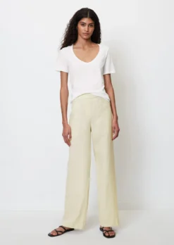 Marc O'Polo V-neck T-shirt In A Regular Fit In Organic Cotton Slub Jersey -Schlichte Eleganz 4c6fb8b986fadd9e9001c01d263cdf23 scaled