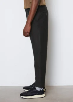 Marc O'Polo BELSBO Relaxed Cropped Chinos In A High-quality Blend Of Organic Cotton And Linen -Schlichte Eleganz 4d86f81d3f5082ffaca37a66761e0d97 scaled