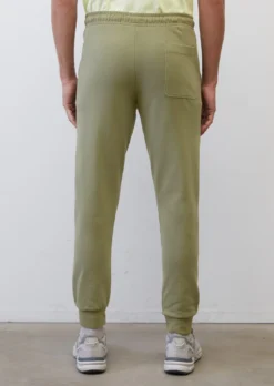 Marc O'Polo Tracksuit Bottoms In A Regular Fit Made From Pure Organic Cotton -Schlichte Eleganz 4e83a7f0d8a0ef09a9c380bdbc193688 scaled