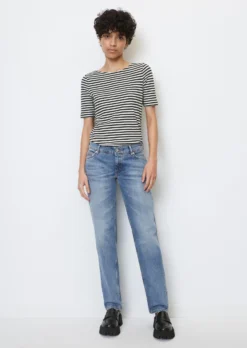 Marc O'Polo Striped T-shirt In A Slim Fit Made Of Organic Cotton Jersey -Schlichte Eleganz 4ecd8dacb9a2b5b79105d158803d229a scaled