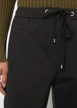Marc O'Polo Joggpants Loose Made Of Interlock Jersey -Schlichte Eleganz 4f2fd26e7c33a9dffcfcb1531eb9c353 scaled