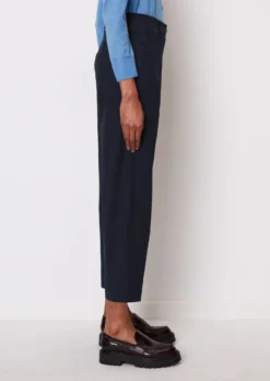 Marc O'Polo Wide Leg Trousers, Cropped In Stretchy Organic Cotton Twill -Schlichte Eleganz 4fbcb279444b507ca574c7f73c87aec5 scaled
