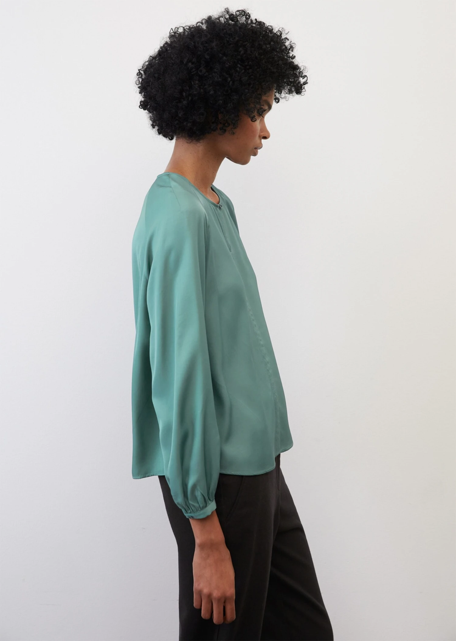 Marc O'Polo Round-neck Blouse With Voluminous Sleeves From LENZING™ ECOVERO™ 6 Marc O'Polo Round-neck Blouse With Voluminous Sleeves From LENZING™ ECOVERO™ – Bild 6