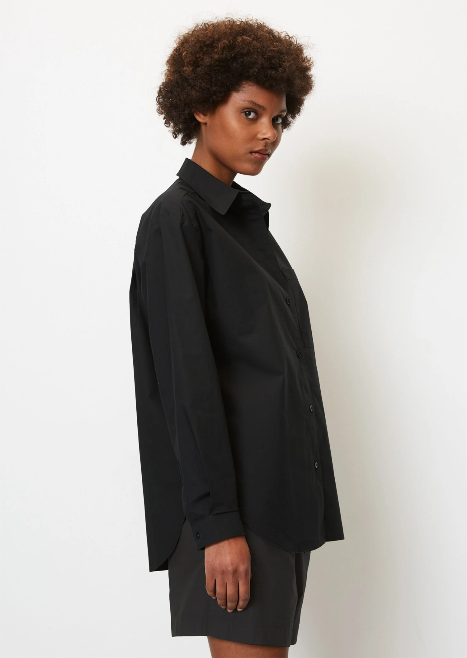 Marc O'Polo Boyfriend Shirt Blouse In A Relaxed Fit Made Of Cotton With A Paper-like Texture 6 Marc O'Polo Boyfriend Shirt Blouse In A Relaxed Fit Made Of Cotton With A Paper-like Texture – Bild 6