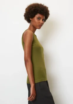 Marc O'Polo Sleeveless Top In A Regular Fit Made Of Organic Cotton Ribbed Jersey -Schlichte Eleganz 53513efef3ebcae5acefbf2c4b389be9 scaled