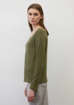 Marc O'Polo Heavy Slub Jersey Long Sleeve Top In A Loose Fit Made Of Organic Cotton 14 Marc O'Polo Heavy Slub Jersey Long Sleeve Top In A Loose Fit Made Of Organic Cotton -Schlichte Eleganz 535d8c4cf64321835c11bcfe07dd03bb scaled