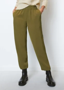 Marc O'Polo Loose Trousers Relaxed Made From A Flowing Viscose Mix -Schlichte Eleganz 5589ab94cf344468352f64629f8f46ed scaled
