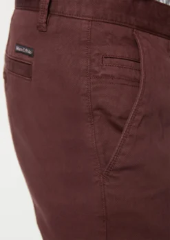 Marc O'Polo STIG Shaped Chinos In Dobby Fabric -Schlichte Eleganz 55cd19282d4289c71ddd5c90eca93ded scaled