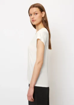Marc O'Polo T-shirt With Cut-on Sleeves Made Of Lightweight Single Jersey -Schlichte Eleganz 5626f4077c011114ee2902870222f63e scaled