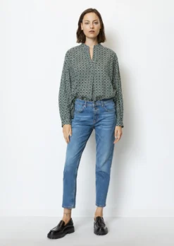 Marc O'Polo Long Sleeve Blouse With An All-over Print, Regular Fit In Voile Fabric With A Silky Touch -Schlichte Eleganz 566ac8e5e2c0f18fc3a26dd3f8e0f05a scaled