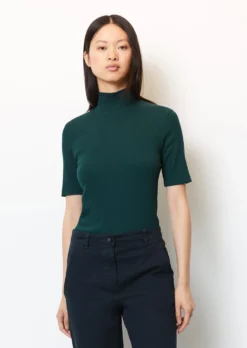 Marc O'Polo Ribbed Jersey T-shirt With High Stand-up Collar Made Of Organic Stretch Cotton Fabric 12 Marc O'Polo Ribbed Jersey T-shirt With High Stand-up Collar Made Of Organic Stretch Cotton Fabric -Schlichte Eleganz 5692770a9cf07e2ad4b00ae4220d7a75 scaled