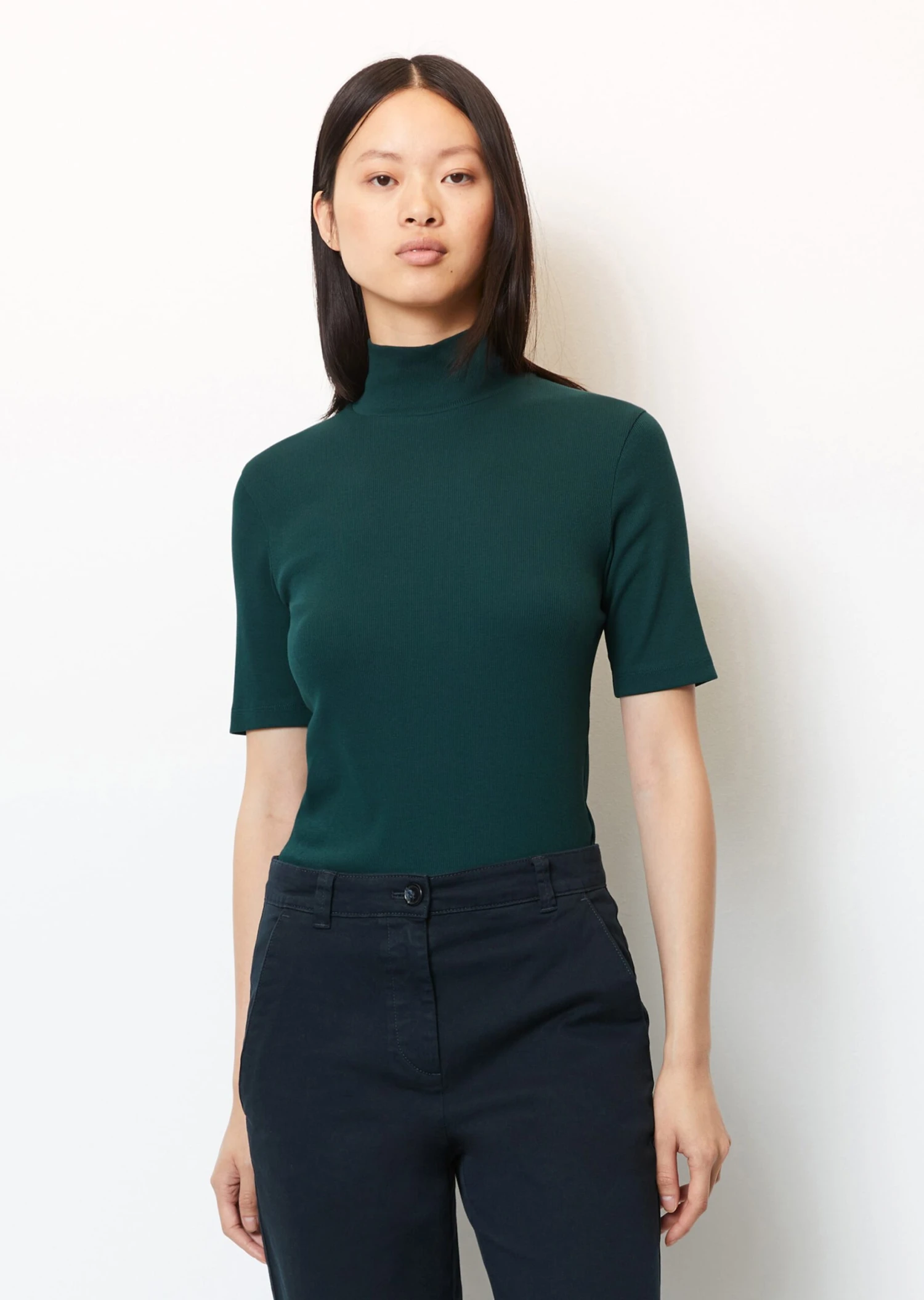 Marc O'Polo Ribbed Jersey T-shirt With High Stand-up Collar Made Of Organic Stretch Cotton Fabric 4 Marc O'Polo Ribbed Jersey T-shirt With High Stand-up Collar Made Of Organic Stretch Cotton Fabric – Bild 4