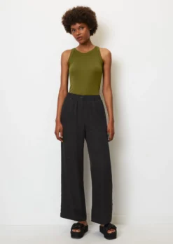 Marc O'Polo Sleeveless Top In A Regular Fit Made Of Organic Cotton Ribbed Jersey -Schlichte Eleganz 5938525233403fc905a2d01b2676b3e6 scaled