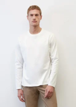 Marc O'Polo Organic Cotton Long Sleeve Top In A Regular Fit With A Back Print -Schlichte Eleganz 5cb3c0124b25e233999b6c7f27b0a3a0 scaled