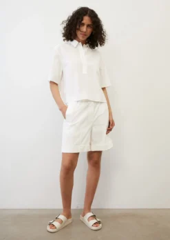 Marc O'Polo Loose Blouse In The Style Of A Polo Shirt Made From Lightweight Blended Viscose -Schlichte Eleganz 5d19f5e7516663a7fc3ab083470916c5 scaled