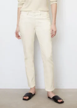Marc O'Polo Boyfriend Jeans, THEDA Cropped Made Of A Stretchy Organic Cotton Blend -Schlichte Eleganz 5e81cfa00ae16e78728de59990b0005d scaled