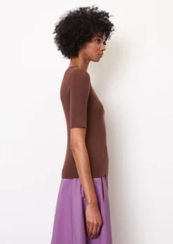 Marc O'Polo Short-sleeved Knitted Jumper With A Square Neckline Made Of Organic Cotton -Schlichte Eleganz 5ea744823384407ef10b71824fa5a4dc scaled