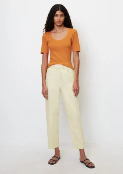 Marc O'Polo Ribbed Jersey T-shirt Made Of Organic Cotton -Schlichte Eleganz 5eb48324a197ae94fb39fd6f9b4475ca scaled