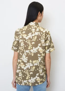 Marc O'Polo Short-sleeved Blouse With All-over Print In Paper Touch Poplin -Schlichte Eleganz 5fc614e92fdf99898feadfa27952ead9 scaled