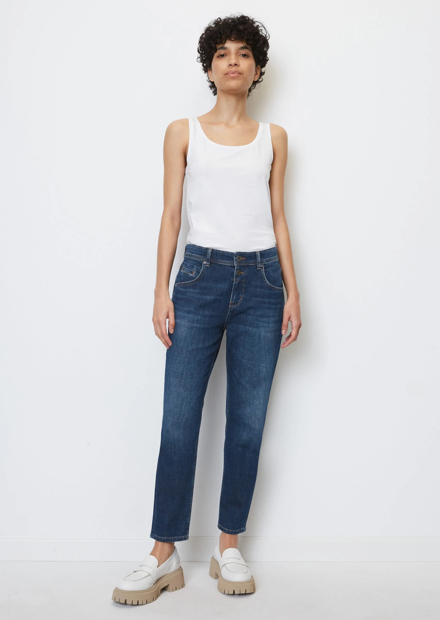 Marc O'Polo Jeans THEDA Boyfriend Mid Waist Model With Two Buttons At The Front 1 Marc O'Polo Jeans THEDA Boyfriend Mid Waist Model With Two Buttons At The Front