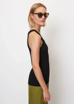 Marc O'Polo Pointelle Jersey Sleeveless Top Made From Pure Organic Cotton -Schlichte Eleganz 60c4fa7fa545da06393f70e7d1ce7969 scaled