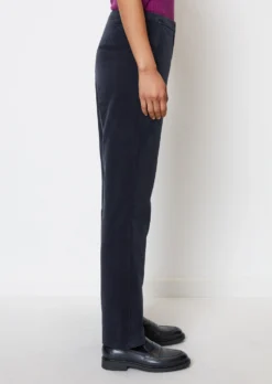 Marc O'Polo Velvet Trousers Straight With Tencel™ Lyocell -Schlichte Eleganz 6222a54d5cc58c5ff2881f08dcc96e42 scaled