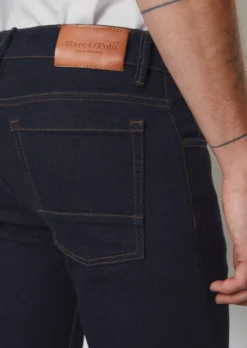 Marc O'Polo SJÖBO Slim Fit Jeans Made From An Organic Cotton Blend 13 Marc O'Polo SJÖBO Slim Fit Jeans Made From An Organic Cotton Blend -Schlichte Eleganz 627b07b8fe3efe9f4a00d5c73a4e495a scaled