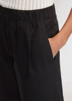 Marc O'Polo Trousers In A Tracksuit Bottoms Style Made Of Paper Touch Poplin 13 Marc O'Polo Trousers In A Tracksuit Bottoms Style Made Of Paper Touch Poplin -Schlichte Eleganz 65b8dec966f94893c4a1b7e4edadbe5c scaled