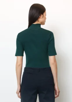 Marc O'Polo Ribbed Jersey T-shirt With High Stand-up Collar Made Of Organic Stretch Cotton Fabric 11 Marc O'Polo Ribbed Jersey T-shirt With High Stand-up Collar Made Of Organic Stretch Cotton Fabric -Schlichte Eleganz 660c52bf79123b72420559cc33d28ae1 scaled