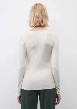 Marc O'Polo Ribbed Jersey Round Neck Long Sleeve Top Made Of A Soft Organic Cotton Blend -Schlichte Eleganz 6628eb7dbde70027e83bbbe8f05e4a18 scaled