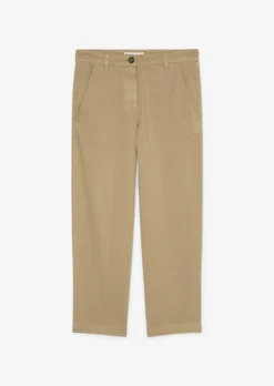 Marc O'Polo Chino Style Straight Fit Pants Made From Organic Cotton Stretch Twill -Schlichte Eleganz 670c3d731b50d12d6ed6ab68b49213a2 scaled