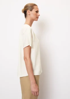 Marc O'Polo Blouse In A T-shirt Style, Loose Fit With Tencel™ Lyocell -Schlichte Eleganz 672ab24ea25b534dd214b4feb7cf56f7 scaled