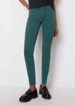 Marc O'Polo LULEA Slim Mid Waist Trousers With Tencel™ Lyocell -Schlichte Eleganz 68412c05847c832b99f68af522fa3e25 scaled