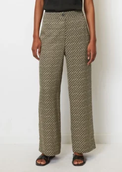 Marc O'Polo Flowing Wide-leg Trousers Made From Viscose Twill -Schlichte Eleganz 685b4bacbb5706f941489ec9787c8cb9 scaled