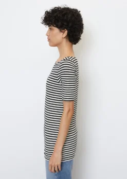 Marc O'Polo Striped T-shirt In A Slim Fit Made Of Organic Cotton Jersey -Schlichte Eleganz 691d64b107b202d7b4b531c0d590fc66 scaled