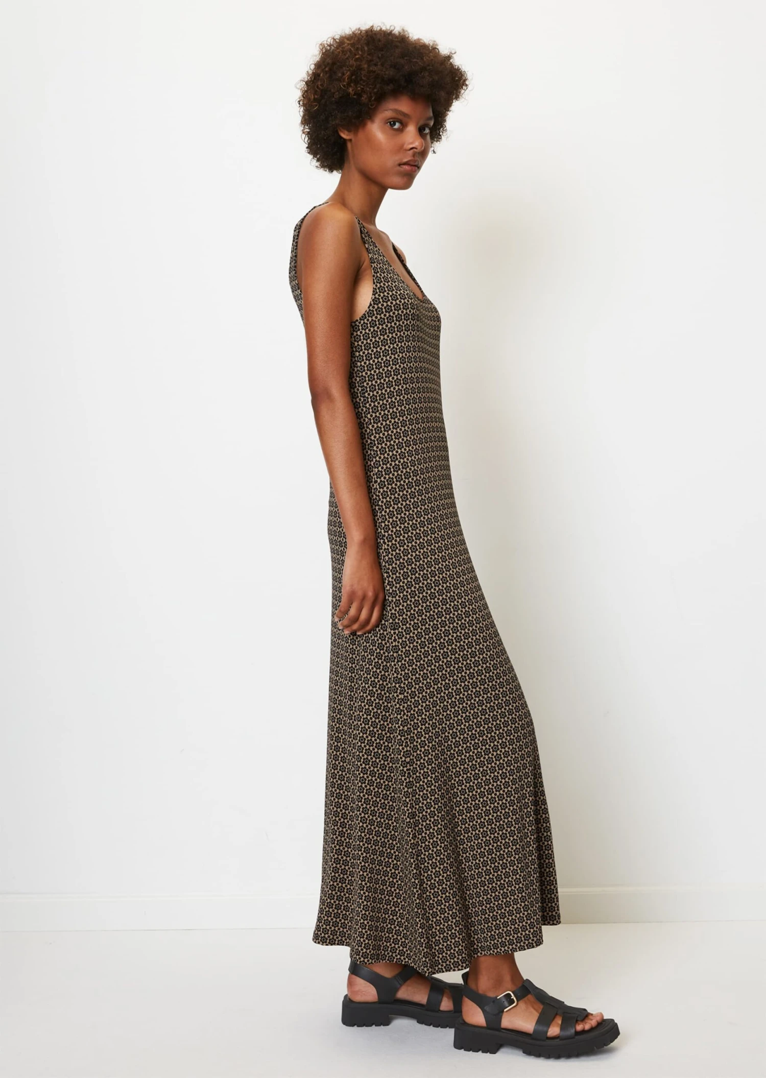 Marc O'Polo Sleeveless Jersey Dress With An All-over Print Made Of Stretchy Viscose Fabric 6 Marc O'Polo Sleeveless Jersey Dress With An All-over Print Made Of Stretchy Viscose Fabric – Bild 6