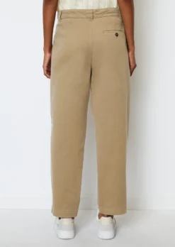 Marc O'Polo Chino Style Straight Fit Pants Made From Organic Cotton Stretch Twill -Schlichte Eleganz 6a8d2bf264584f0bea04bfdc41963828 scaled