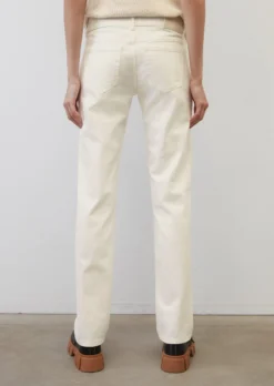 Marc O'Polo ALBY Straight Mid Waist Jeans Made Of A Stretchy Organic Cotton Blend -Schlichte Eleganz 6dc5adbb0f04c0d397f2d441ca5306d4 scaled