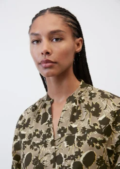 Marc O'Polo Blouse With All-over Print Made Of Paper Touch Poplin -Schlichte Eleganz 6dd8f78c41d9642a5a8c85f119c57039 scaled