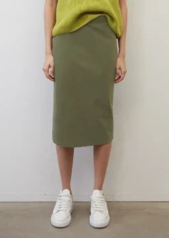 Marc O'Polo Jersey Midi Skirt In A Slim Fit Made Of Stretchy Interlock Jersey 12 Marc O'Polo Jersey Midi Skirt In A Slim Fit Made Of Stretchy Interlock Jersey -Schlichte Eleganz 6f12eee6d9afc9e144b891f5ee31d1c2 scaled