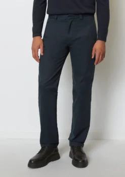 Marc O'Polo NYBYN Straight Chinos Made From Pure Organic Cotton -Schlichte Eleganz 6f578d5209e797e125847c7ba960f89b scaled