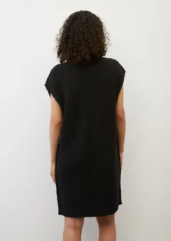 Marc O'Polo Knitted V-neck Dress Made Of Ribbon Yarn -Schlichte Eleganz 7052807d36f3107e0bfa0a3aad5c8815 scaled